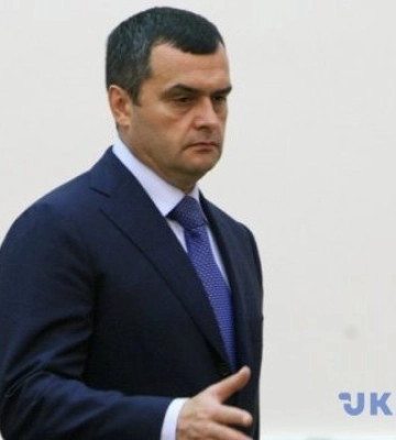 Дві квартири у Києві й гроші на рахунках: Мін’юст вимагає конфіскувати активи ексміністра Захарченка