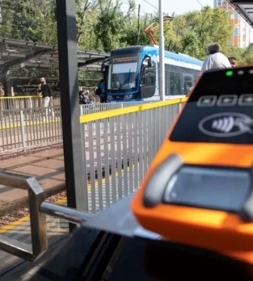 Через обстріл у столиці проблеми з оплатою проїзду у швидкісному трамваї та фунікулері