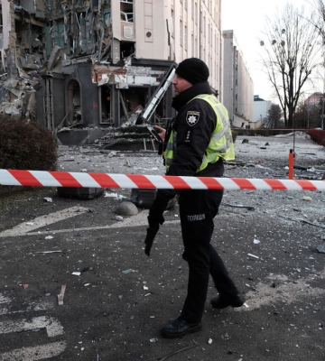 У Києві внаслідок нічної атаки можливі перебої з оплатою проїзду на станціях швидкісного трамваю і фунікулері