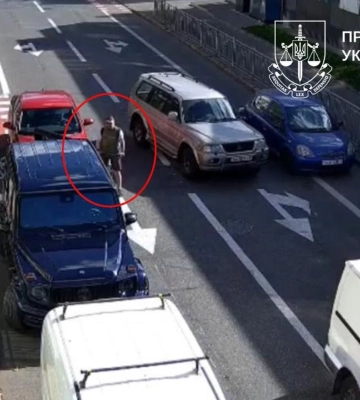 Водій Mercedes жорстоко побив велосипедиста за зауваження про паркування на велодоріжці