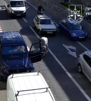 У Києві повідомлено про підозру водію, який жорстоко побив велосипедиста за просте зауваження. ВІДЕО