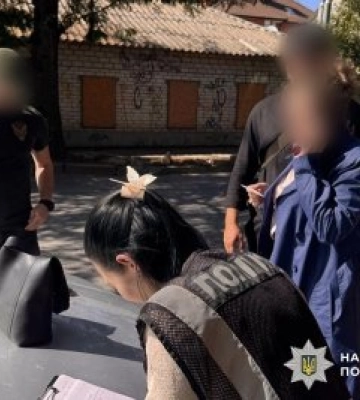 Обіцяли відстрочку від призову: миколаївські поліціянти затримали за хабарництво двох жительок Херсонської області