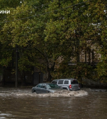 Одещина пішла під воду: зливи підтопили вулиці, будинки й дороги, - ФОТО, ВІДЕО