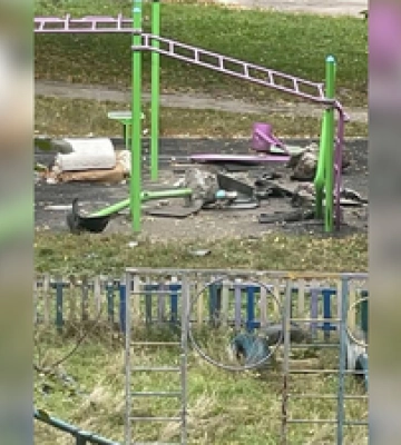 У Полтаві авто в'їхало у спортивний майданчик