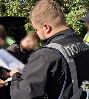 Поліція викрила чиновника КМДА, який підроблював документи про відрядження, щоб виїхати за кордон під час війни