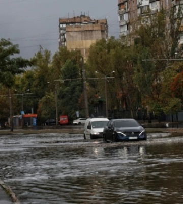 В Одесі через зливу перекрили рух на 15 вулицях
