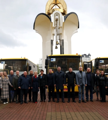 Ліцей села Кримне отримав новий шкільний автобус