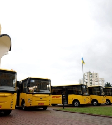 Дев’ять громад Волині отримали нові шкільні спецавтобуси 