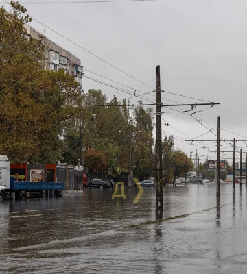 Як Одеса йде під воду: злива зупинила місто, паркінги та ТЦ у воді, - ФОТО, ОНОВЛЕНО