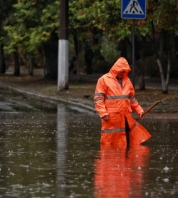 В Одесі через негоду знеструмлена насосна станція, ще одна - підтоплена
