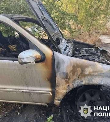 У Дніпрі біля СТО чоловік підпалив автомобіль