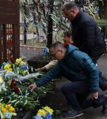 До Дня захисників і захисниць України у Миколаєві вшанували пам'ять загиблих героїв