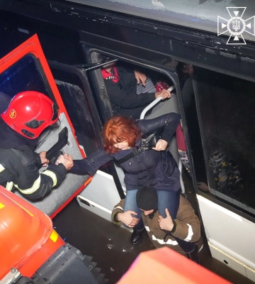 Негода в Одесі. Аномальні опади спричинили зупинку насосних станцій та зміну руху транспорту
