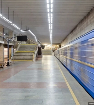 У київському метро людина впала на колію