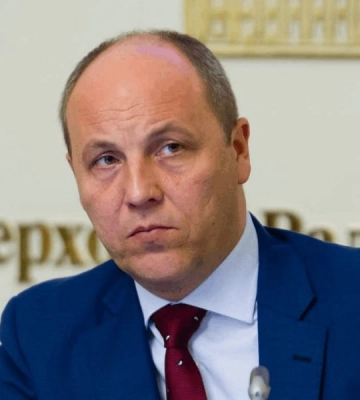 Зеленский присвоил посмертное звание Героя Украины четырем украинцам, в том числе Андрею Парубию