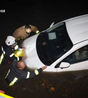 Дев’ятеро загиблих, доля однієї людини невідома: Зеленський після трагедії в Одесі доручив провести перевірку