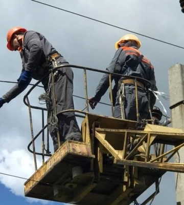 Окупанти вдарили по енергооб’єкту на Київщині: десятки тисяч людей без світла