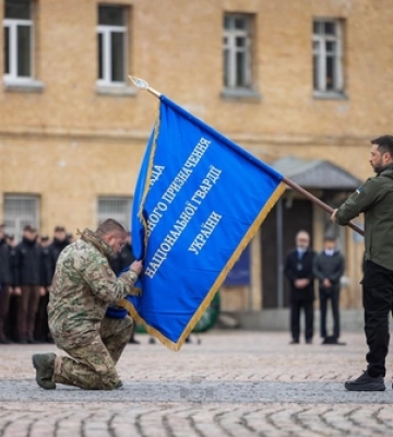 Зеленський вручив луцькій бригаді бойовий прапор 