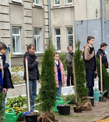 У Харкові на Алеї Слави вшанували пам’ять полеглих захисників