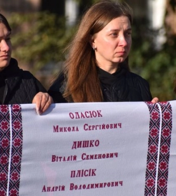 На Волині презентували рушник пам'яті, на якому вишили імена загиблих Захисників