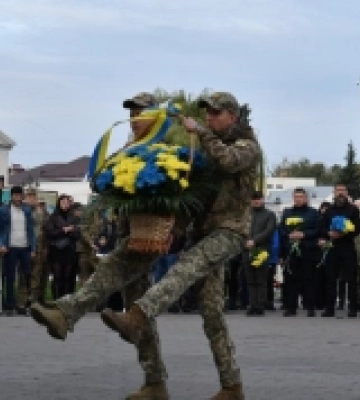 На Волині презентували рушник пам'яті, на якому вишили імена загиблих Захисників