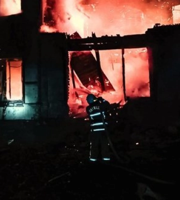 Атака на Київщину: у Бучі горів санаторій, травмовано чоловіка. ФОТОрепортаж