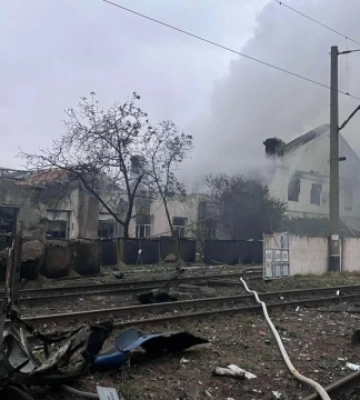 россия массированно атаковала депо Укрзализныци в Одессе, машинист ранен