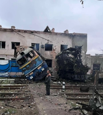 Вночі росіяни вдарили по депо Укрзалізниці в Одесі, поранений машиніст потяга