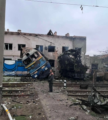 Вночі росіяни вдарили по депо Укрзалізниці в Одесі, поранений машиніст потяга