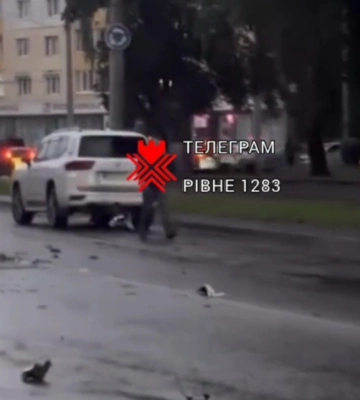 Неподалік кільця у Рівному - ДТП (ВІДЕО)