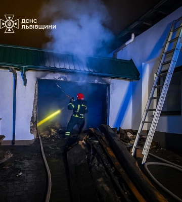 На Львівщині вогнеборці врятували житловий будинок від пожежі, - ФОТО