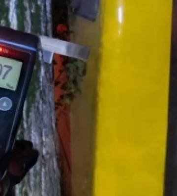 У Рівному нетверезий перехожий викрав маршрутку й врізався у дерево