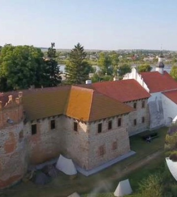 Де можна побачити чарівний замок на перетині річок Случ та Ікопоть