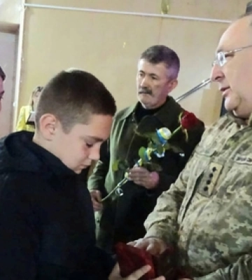 У селищі на Волині представили 16-метровий рушник пам’яті загиблих захисників України