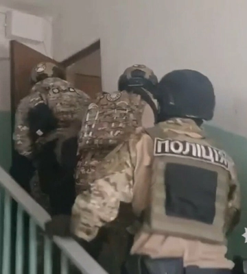Закривавлене тіло в під'їзді: одесит забив до смерті знайомого, - ФОТО