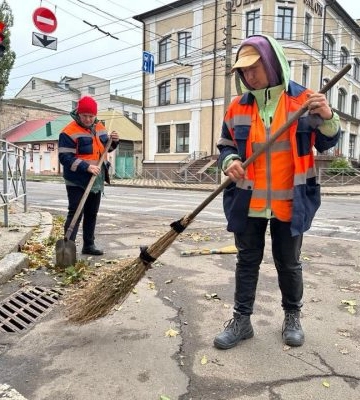  У Миколаєві комунальники привели до ладу дороги після дощів