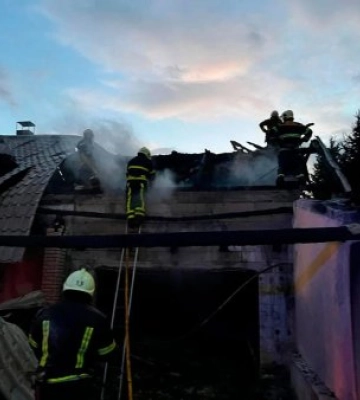 На Хустщині уважні сусіди допомогли запобігти поширенню пожежі