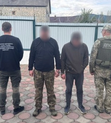 На Закарпатті затримали двох чоловіків, які намагалися незаконно перетнути кордон (ФОТО)