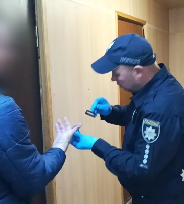 Закривавлене тіло в під'їзді: одесит забив до смерті знайомого, - ФОТО
