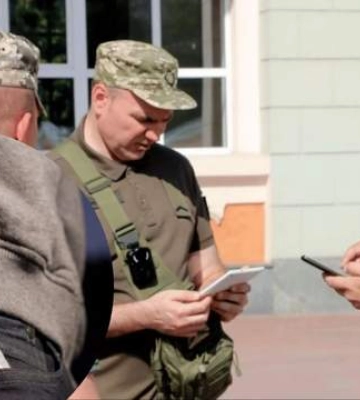 В Кривом Роге мужчина ранил ножом 2 военнослужащих ТЦК