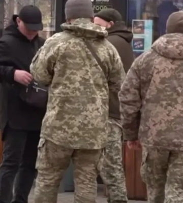 У Кривому Розі чоловік напав на військовослужбовців ТЦК: один з них у важкому стані
