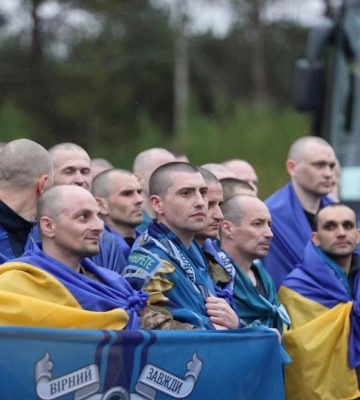 Новий обмін: в Україну з російського полону повернулись 185 захисників 