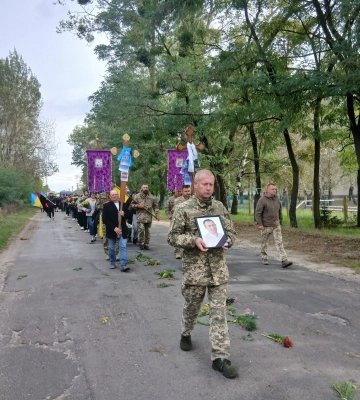 У селищі на Волині представили 16-метровий рушник пам’яті загиблих захисників України
