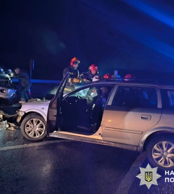На Хмельниччині внаслідок ДТП постраждали водій та троє пасажирів одного з автомобілів
