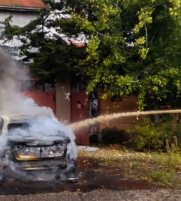 Ворог ударив по цивільній автівці у Херсоні: двоє дітей у важкому стані. Поранено жінку