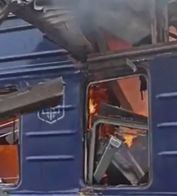 Удар по поїзду на Сумщині: віже відомо про щонайменше кілька десятків постраждалих