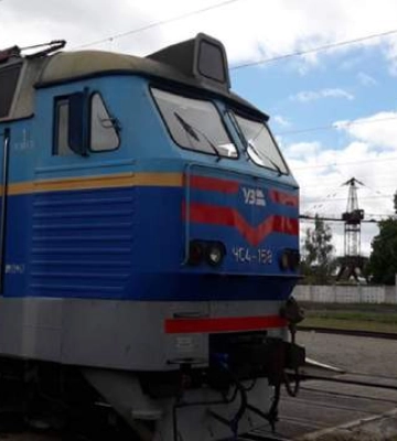 Удар по поезду в Шостке: по меньшей мере 30 человек пострадали