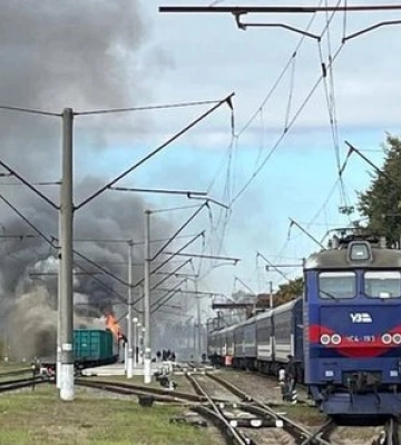 Атака РФ по Шостці: ворог двічі вдарив по залізничному вокзалу