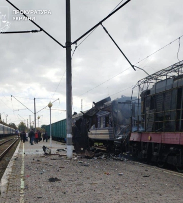 російські війська вдарили по залізничному вокзалу у Шостці Сумської області: є поранені