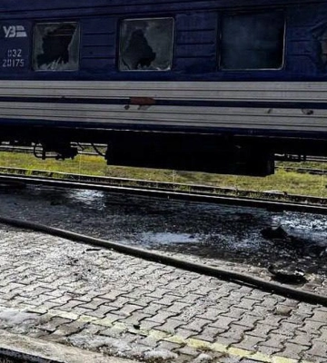В Шостке обнаружено тело погибшего 71-летнего мужчины в вагоне после атаки БпЛА - прокуратура